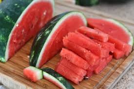Fresh watermelon sticks / Bâtonets de melon d'eau frais